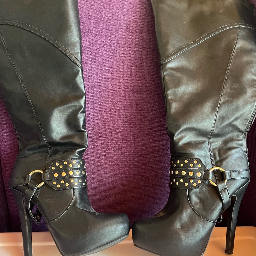 Black knee high boots size 7